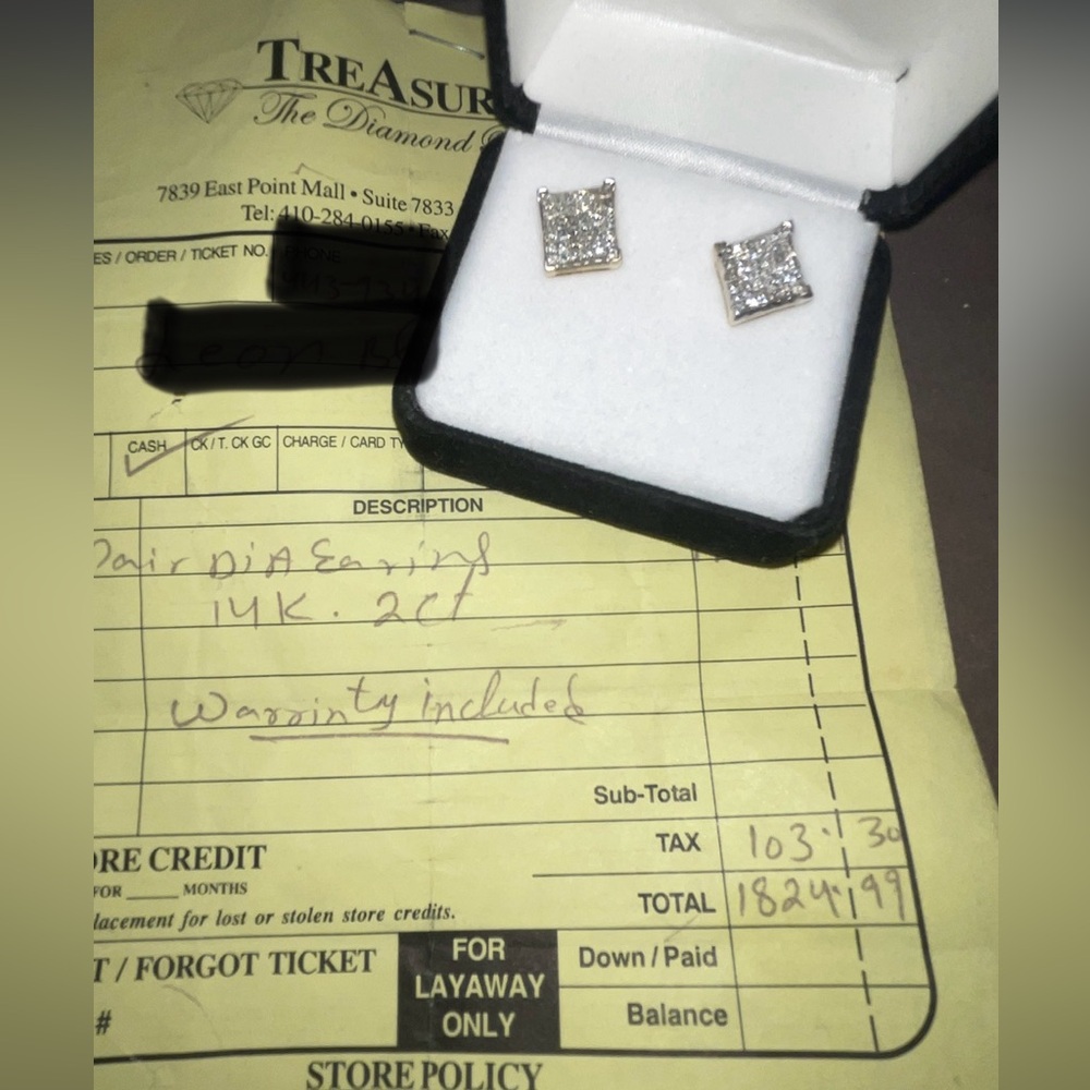 Men’s 2 carat diamond earrings 14 karat gold setting with screw back post!!